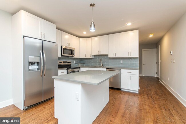 Building Photo - 814 N Uber St