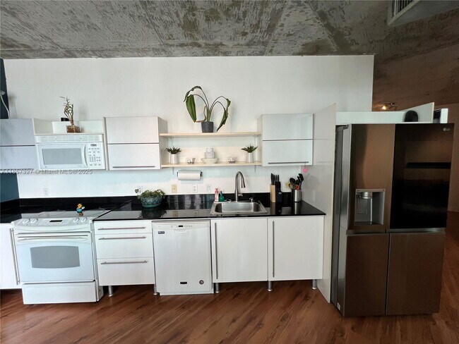 Foto del edificio - 690 SW 1st Ct