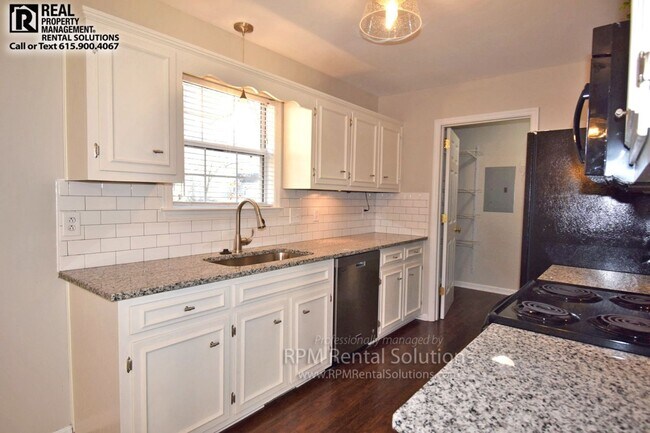 Foto del edificio - Amazing 4BR/3BA+BONUS Thompsons Station Cape Cod home, Williamson County schools!