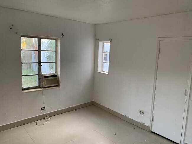 Foto del edificio - 1124 NW 112th Terrace