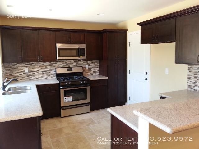 Primary Photo - 3 bedroom in Escondido CA 92026