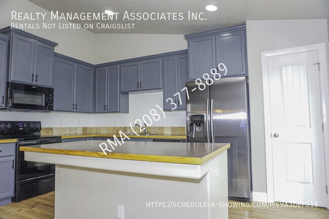 Building Photo - 4614 N Willowside Ave