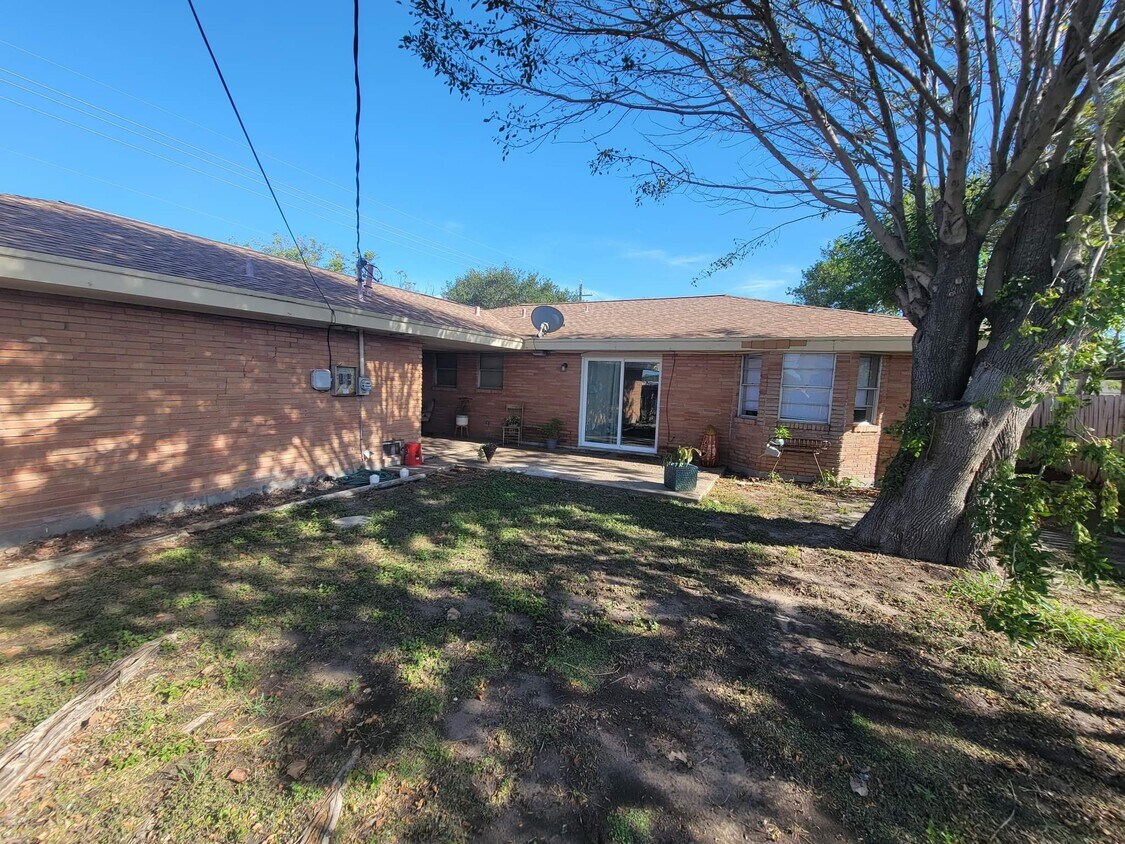 Building Photo - 217 Chase Dr