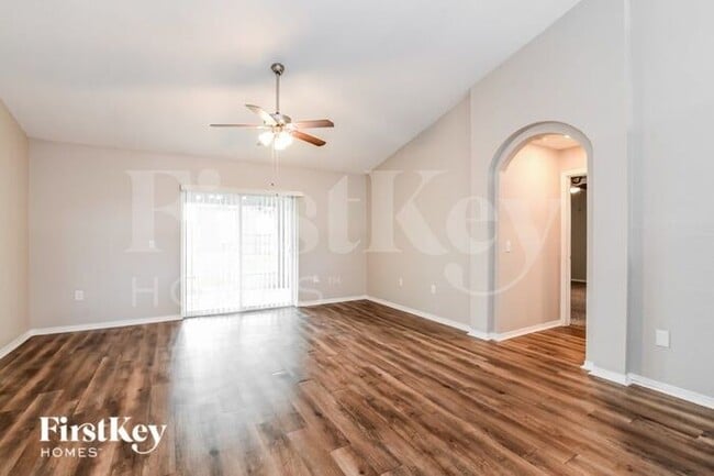 Building Photo - 6009 Live Oak Dr