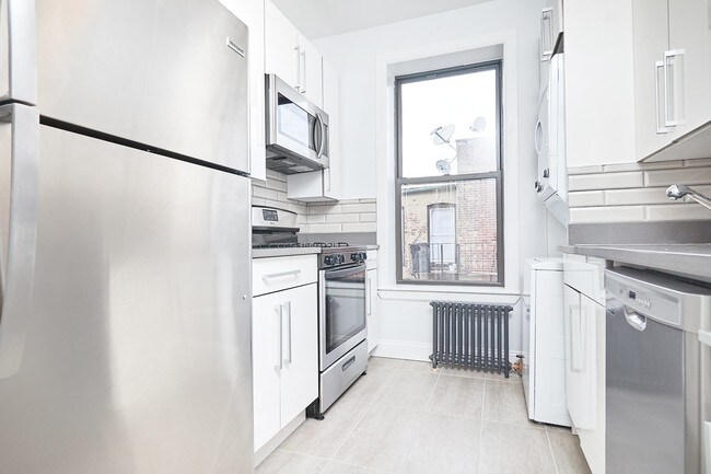 Building Photo - 14 E 31st St