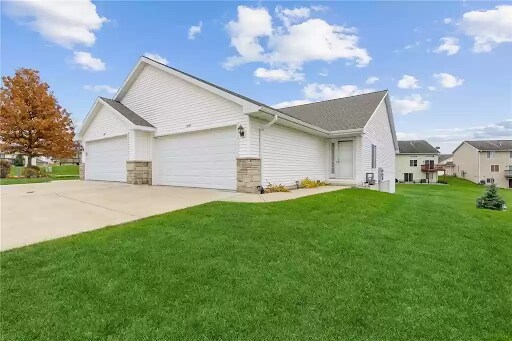 Primary Photo - 3440 Stoneview Cir SW