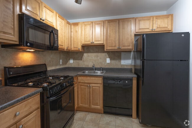 Studio - 573 SF - Cortland at Falls Church