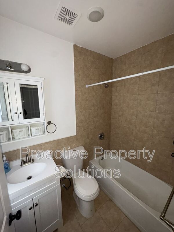 Foto del edificio - 730 N Main St