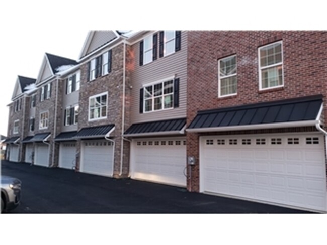 Building Photo - 602 Pony Ln
