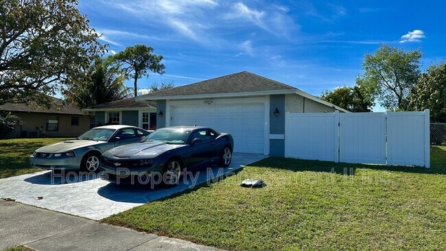 Building Photo - 126 La Mancha Ave