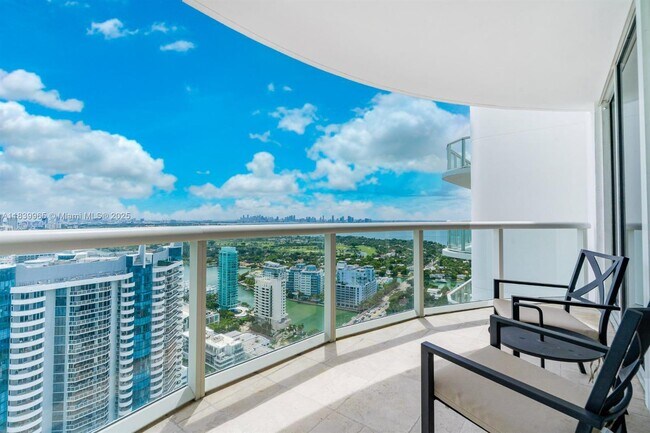 Foto del edificio - 6365 Collins Ave