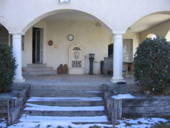 Building Photo - 1225 Sierra Larga Dr NE
