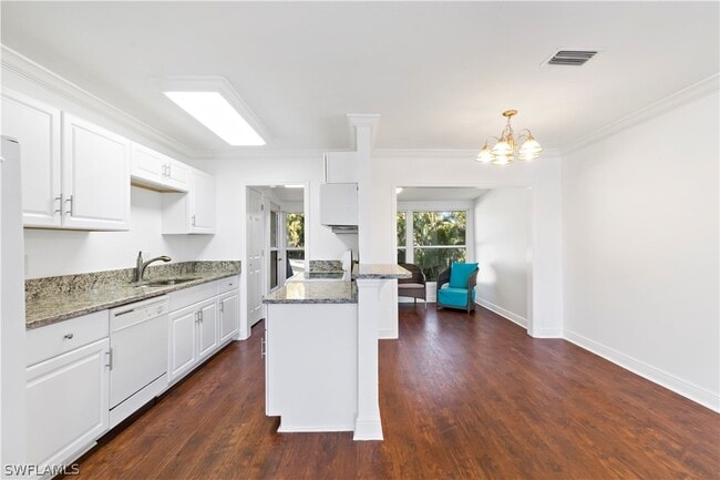 Building Photo - 861 Courtington Ln
