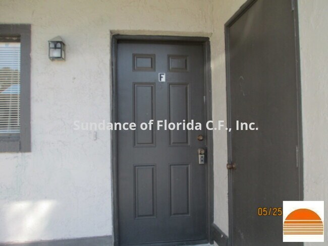 Building Photo - Townhouse in Buenaventura Lakes