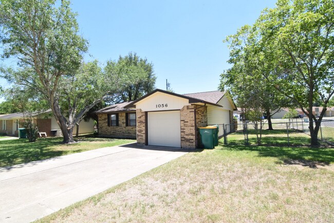 Building Photo - 1056 Lindsey Cir