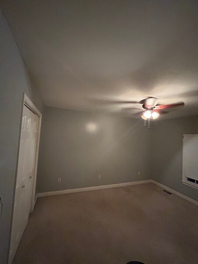 Building Photo - 548 Quince Ct