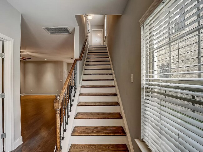 Foto del edificio - 537 Vintage Green Ln