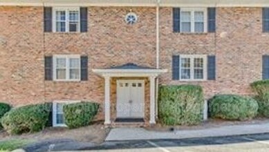 Building Photo - 910 McAlway Rd
