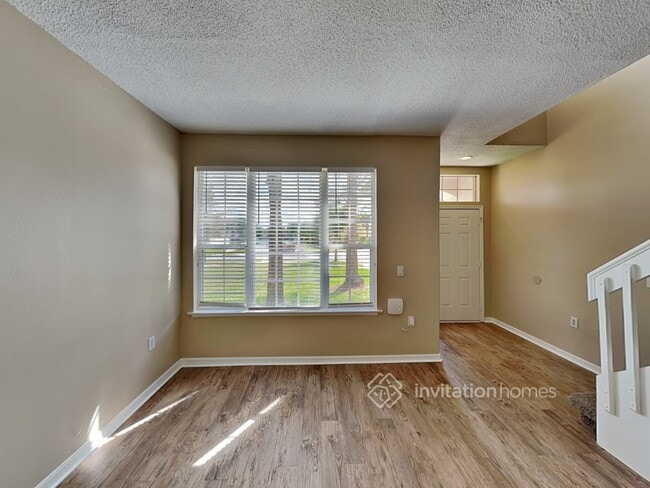 Building Photo - 2022 Meadow Pond Way