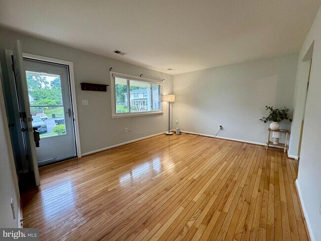 Foto del edificio - 13203 Hampshire Ct