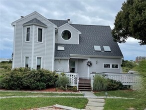 Building Photo - 105 Elm St