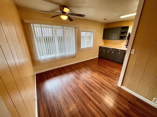 Foto del edificio - Pet-Friendly Home Conveniently Located Nea...