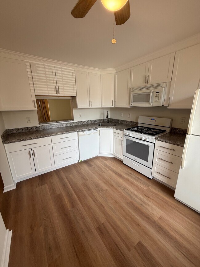 Foto del edificio - 32 Cherokee Dr