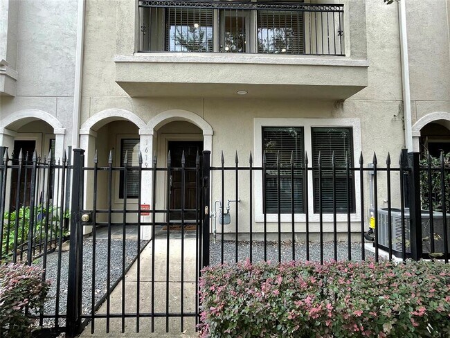 Building Photo - 1619 Stuart St