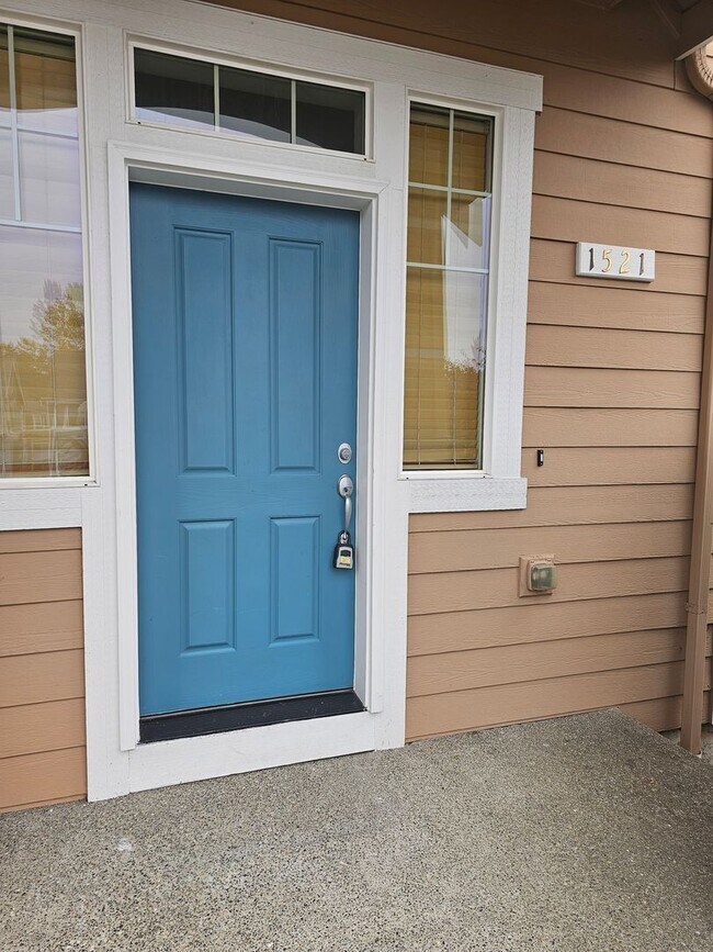 Foto del edificio - Park Ridge in Fircrest rental home - 4 bed plus den 3 bath-  2 story home - Available NOW!
