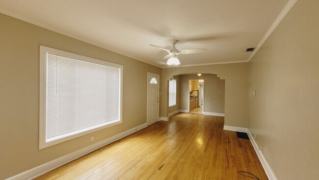 Foto del edificio - 800 28th St N St. Petersburg, FL 33713. $3...