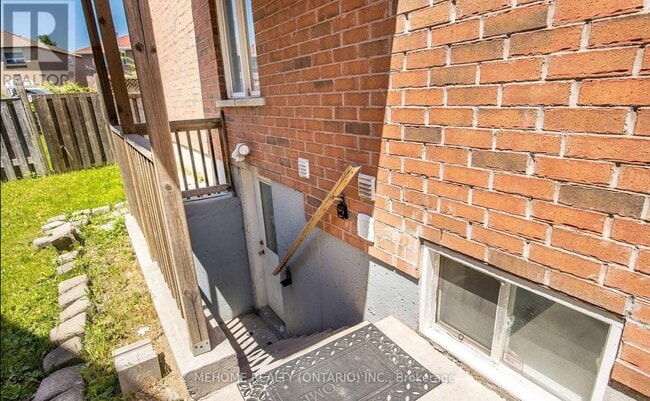 Building Photo - 14 Tarsus Crescent