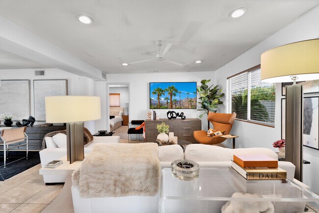 Building Photo - 53533 Avenida Mendoza