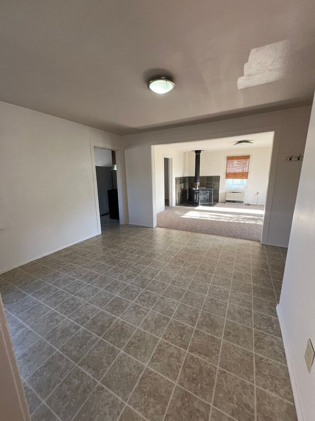 Building Photo - Charming Fields Landing House w/ Large Garage!