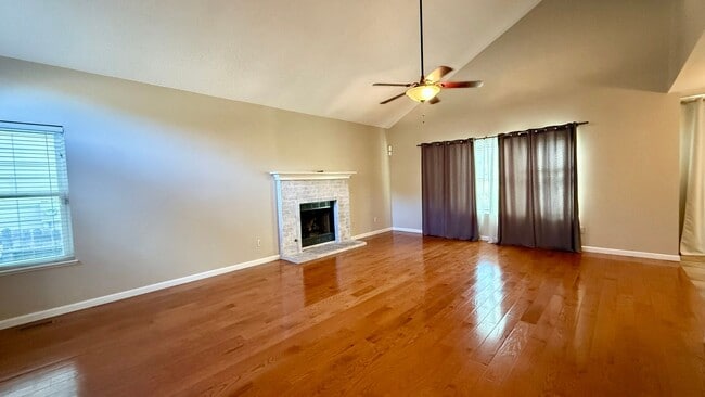 Building Photo - Northwest Colorado Springs Gem Near Trails...