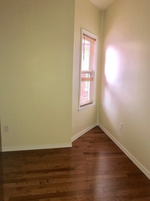 Foto del edificio - Great 2BR/1BA Queen Village Apartment Available Now