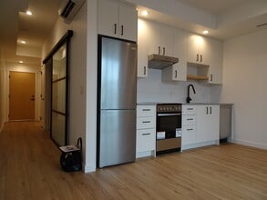 Building Photo - 660 Cawston Ave