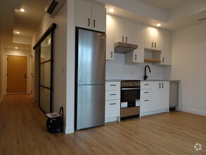 Building Photo - 660 Cawston Ave