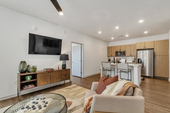 Building Photo - Apex