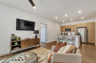 Building Photo - Apex