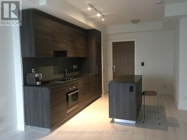 Photo du bâtiment - 200 Bloor St W