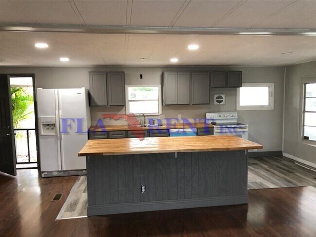 Foto del edificio - 2/2 FOR RENT SOUTHEAST ORLANDO NEAR AIRPORT