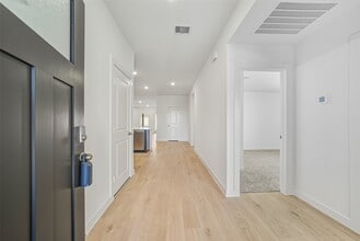 Building Photo - 4322 Camden Lakes St