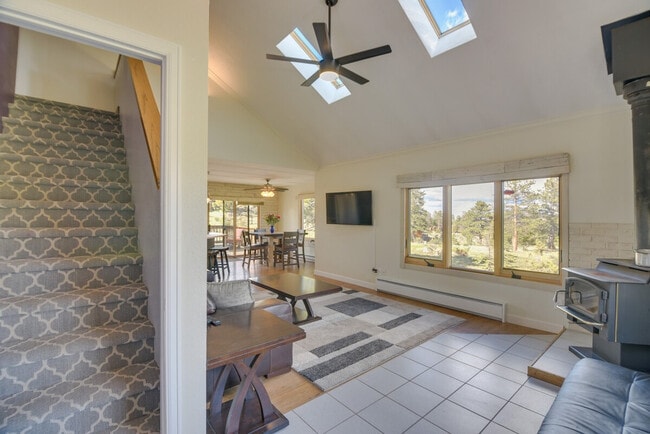 Building Photo - 465 Springmeadow Way