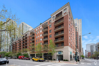 Building Photo - 33 W Huron St