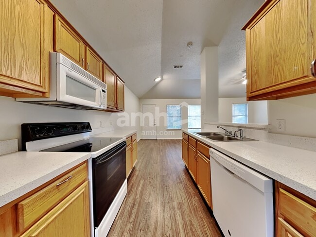 Building Photo - 302 Tioga Dr