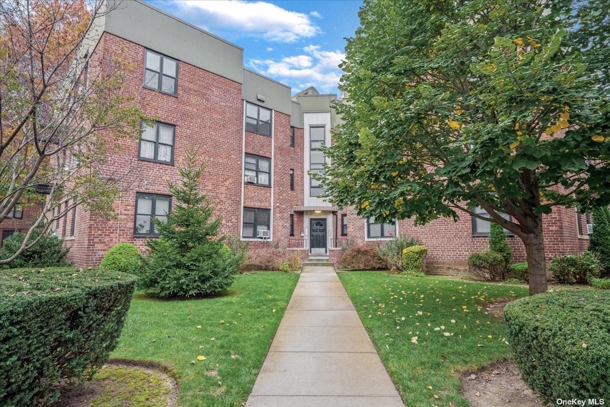 Foto principal - 22-40 80th St