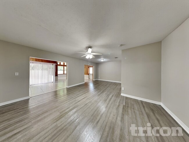 Foto del edificio - 14314 Ravenwood Ln