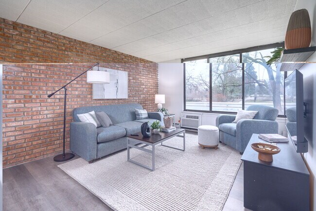 Foto del edificio - Cedar Village Apartments