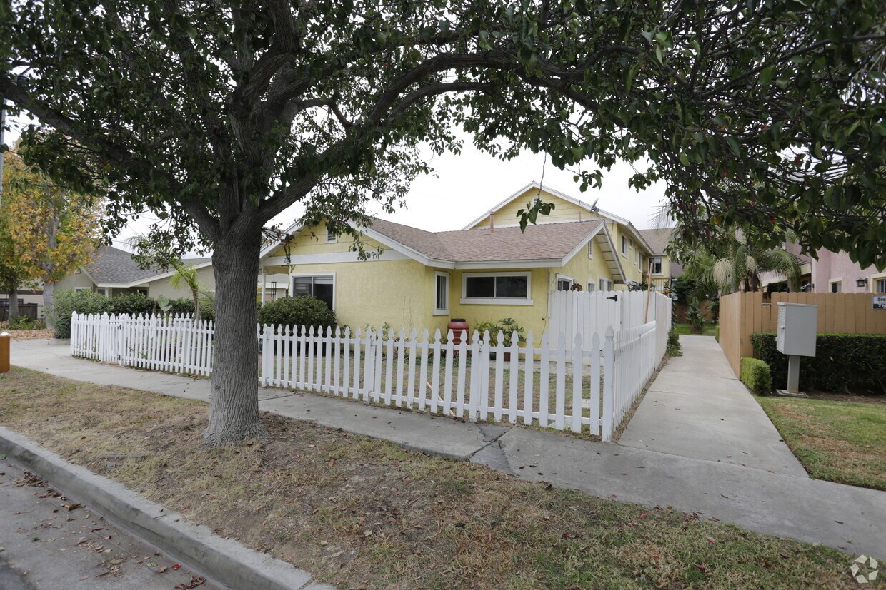Building Photo - 2115 Florida St