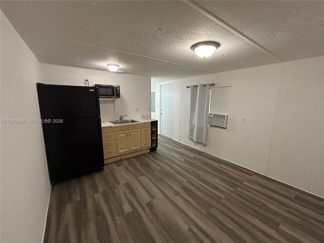 Foto del edificio - 11942 N Branch Rd